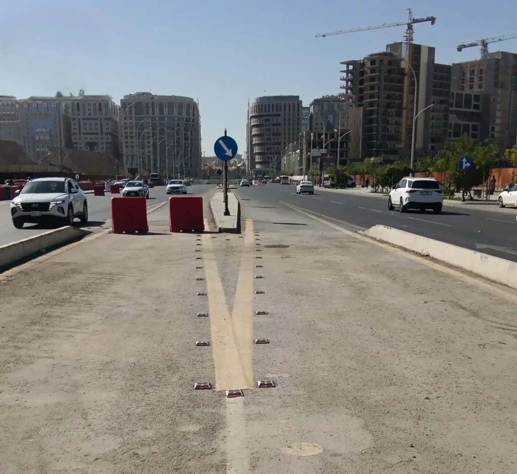 توريد وتركيب عيون القطط بالطاقة الشمسية
